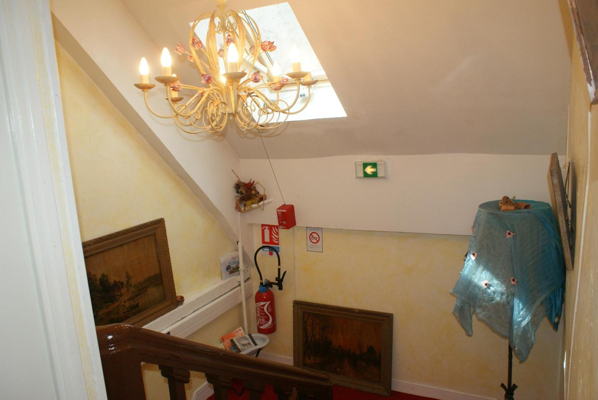 Hotel Le Dauphin Moulins-la-Marche ภายนอก รูปภาพ
