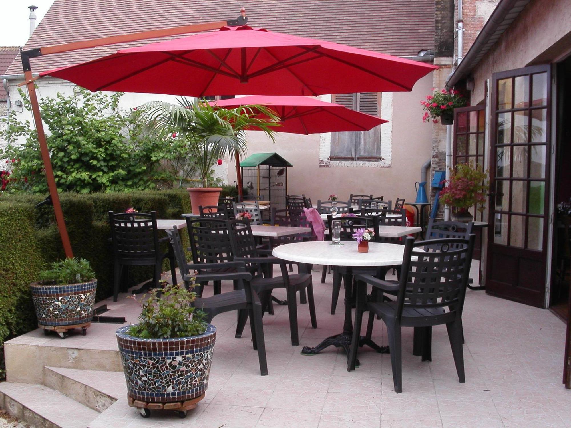 Hotel Le Dauphin Moulins-la-Marche ภายนอก รูปภาพ