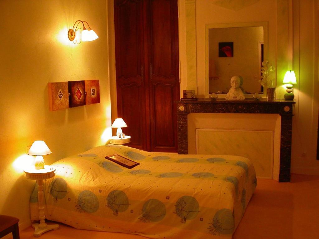 Hotel Le Dauphin Moulins-la-Marche ห้อง รูปภาพ